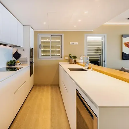 Luxury 3 Bed&2bath Modern Flat Апартаменты Фуэнхирола